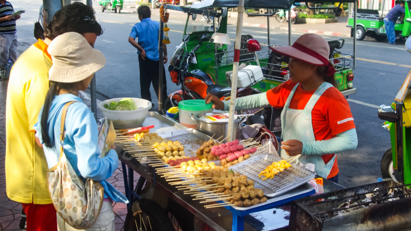 เคล็ดลับเปิดร้านลูกชิ้นทอดให้ขายดี พร้อมเทคนิคคำนวณต้นทุนแบบมือโปร